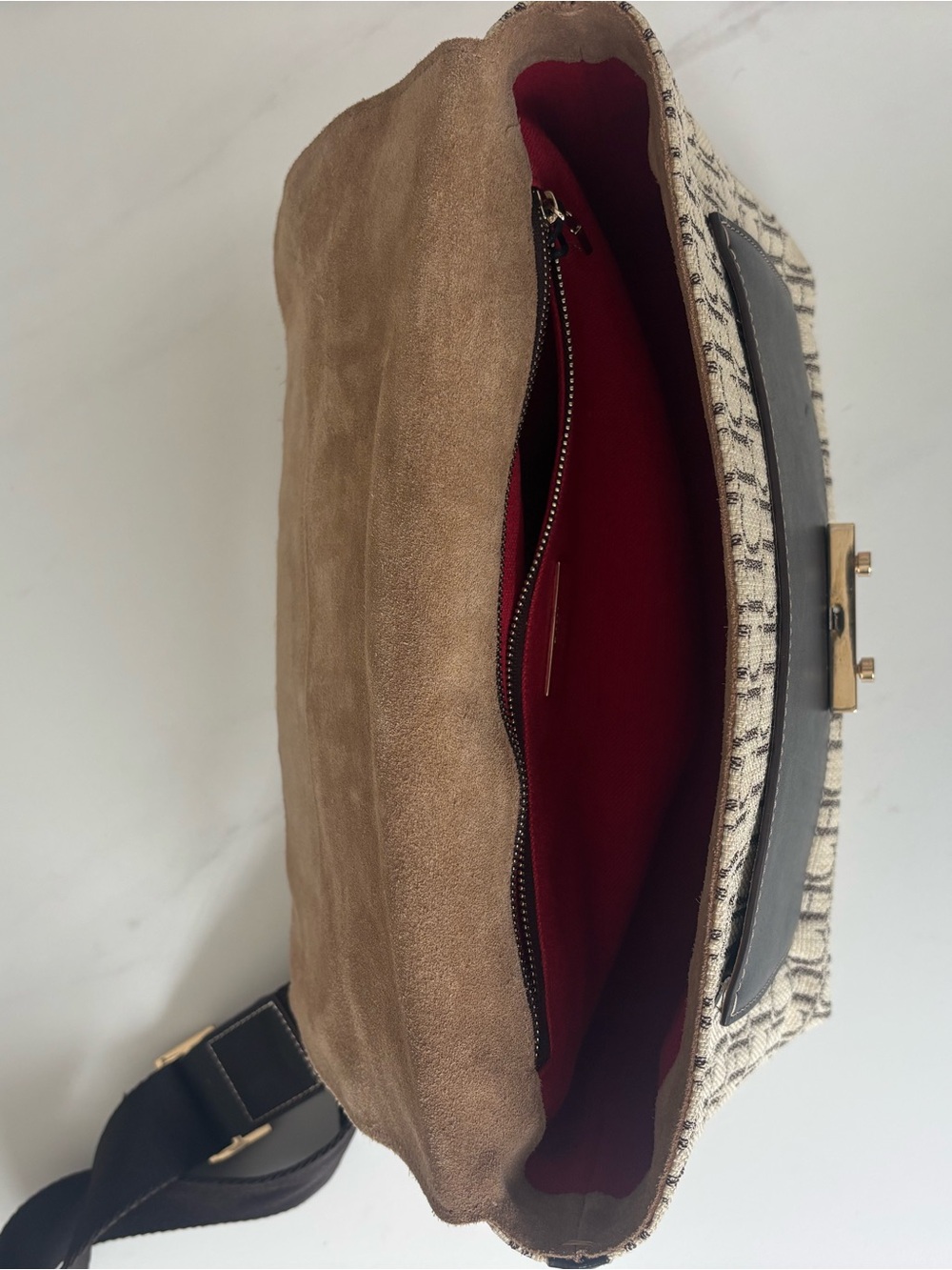 Carolina Herrera Beige & Black CH Monogram Crossbody Vintage - Picture 4 of 10